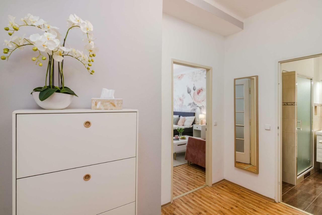 Apt In Prague Charles Bridge 1Km By Michal&Friends Εξωτερικό φωτογραφία
